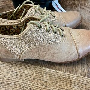 Hot Tomato Tan Flats with Vintage-Inspired Detailing